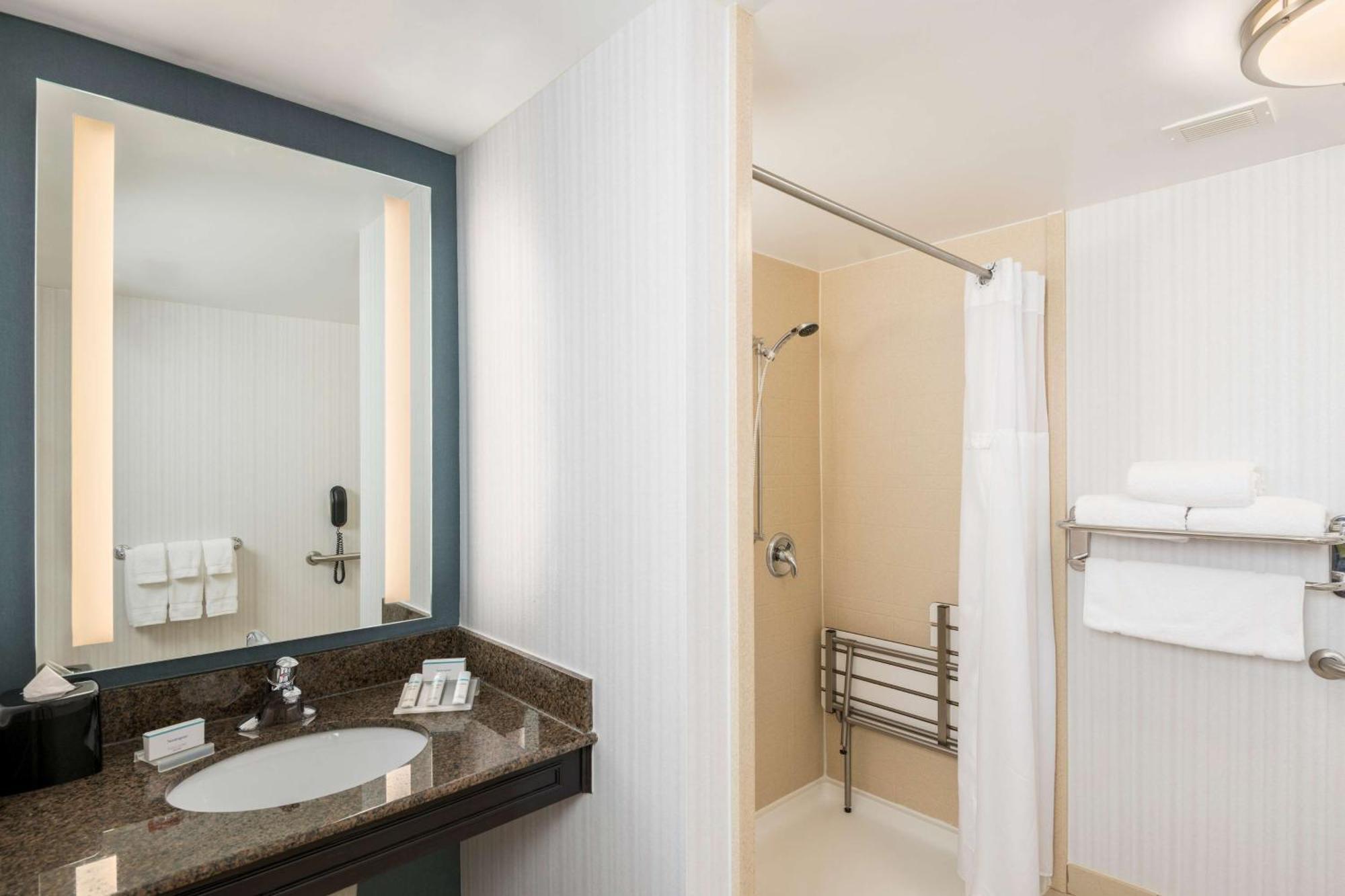 Hilton Garden Inn Silver Spring White Oak Екстер'єр фото
