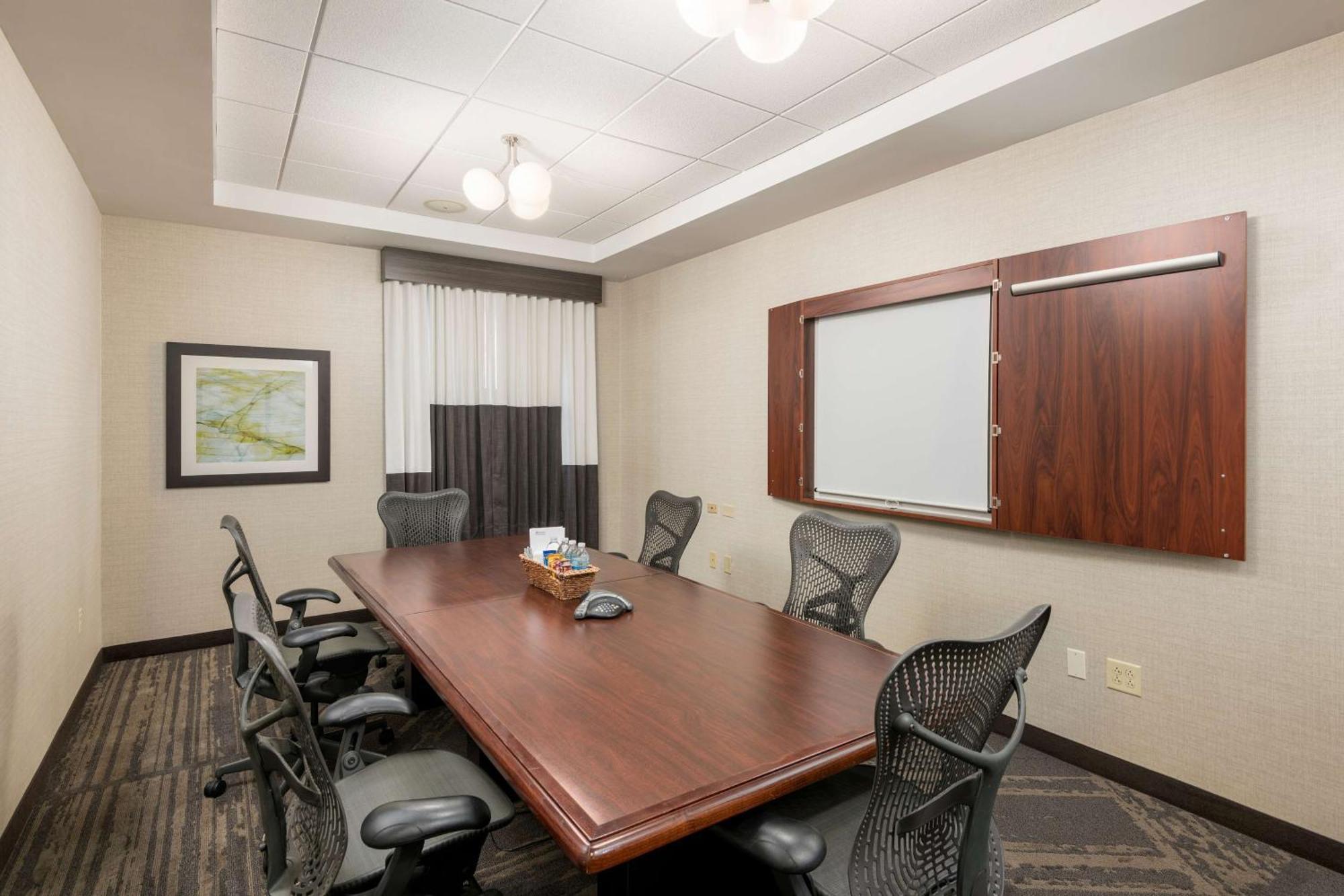 Hilton Garden Inn Silver Spring White Oak Екстер'єр фото