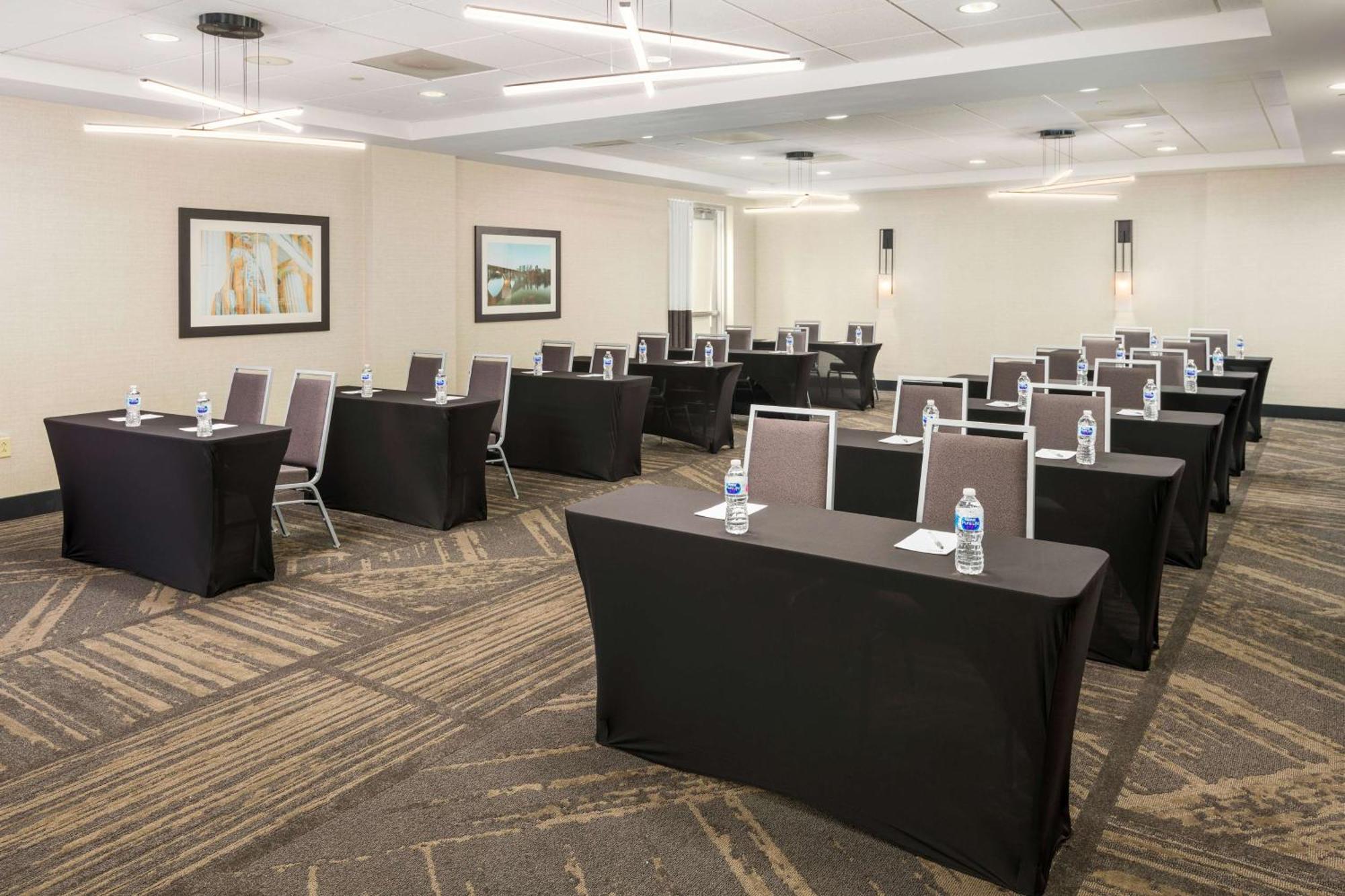 Hilton Garden Inn Silver Spring White Oak Екстер'єр фото