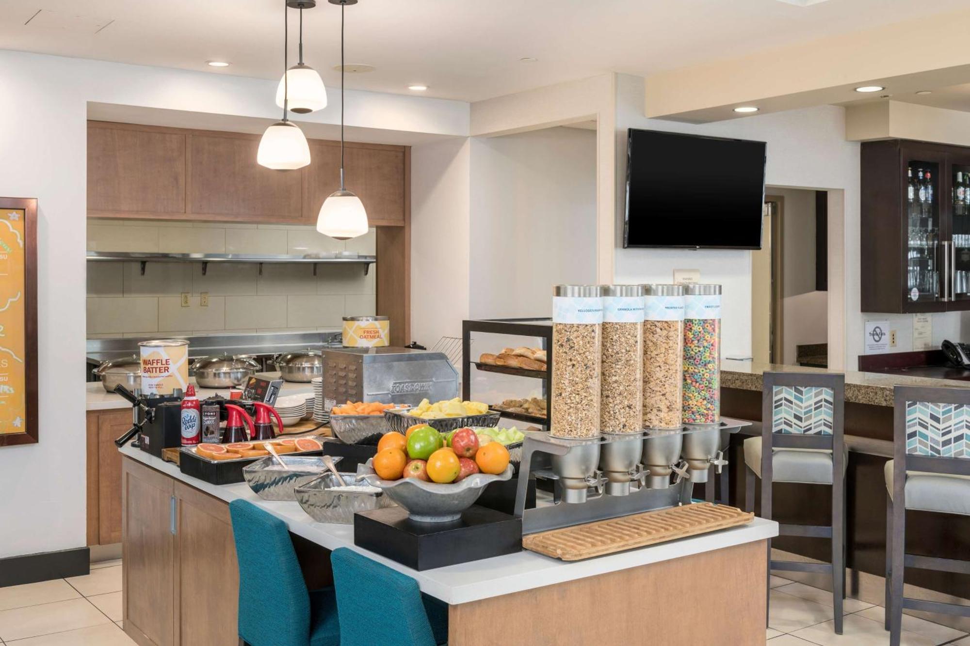 Hilton Garden Inn Silver Spring White Oak Екстер'єр фото