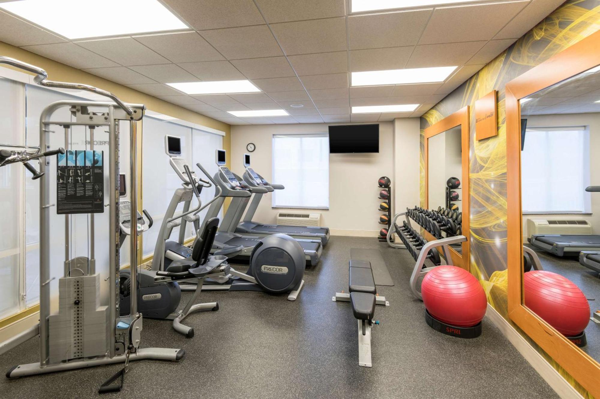 Hilton Garden Inn Silver Spring White Oak Екстер'єр фото