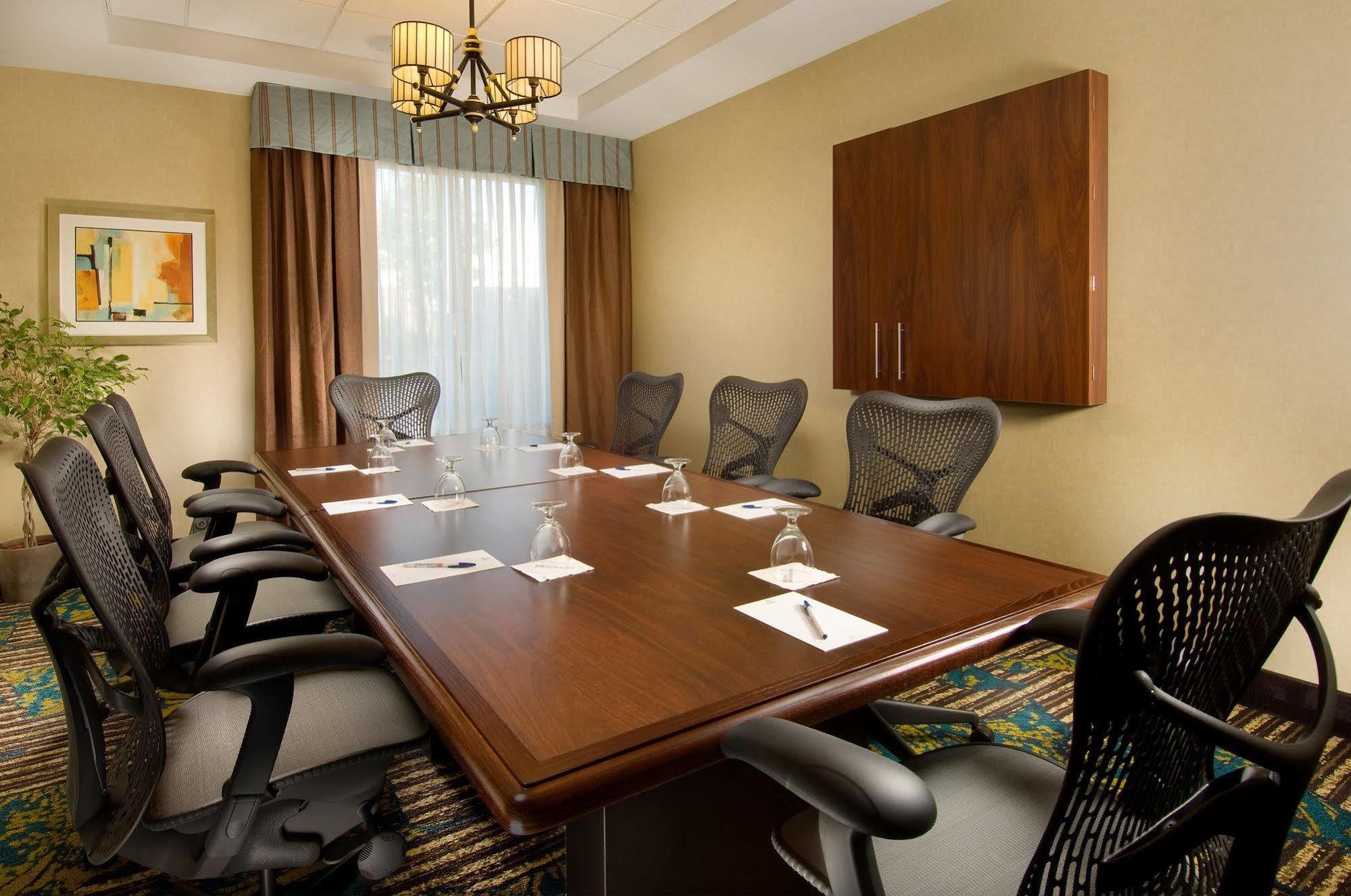 Hilton Garden Inn Silver Spring White Oak Екстер'єр фото